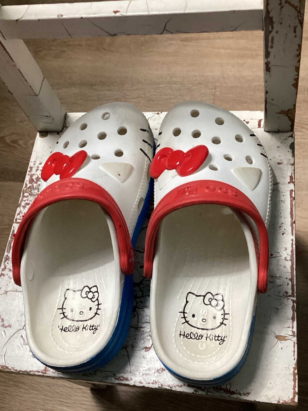 Hello Kitty x Crocs I Am Classic Clog White Red & Blue Kids Slip-On Clog Sz 13